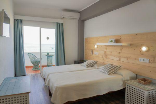 Habitación Doble vista mar Hostal María Eugenia Paguera Habitación Doble vista mar Hostal María Eugenia Paguera