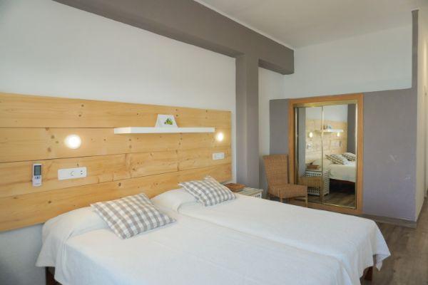 Habitación Doble vista mar Hostal María Eugenia Paguera Habitación Doble vista mar Hostal María Eugenia Paguera